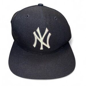 New York Yankees Black Fitted Cap with White Logo ‘47